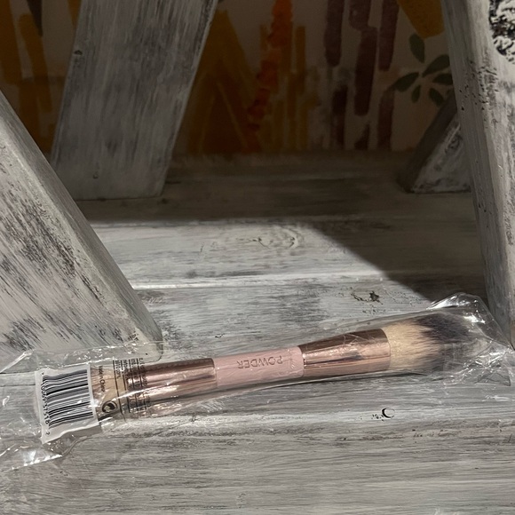 Double Ended Powder Brush - Picture 2 of 3
